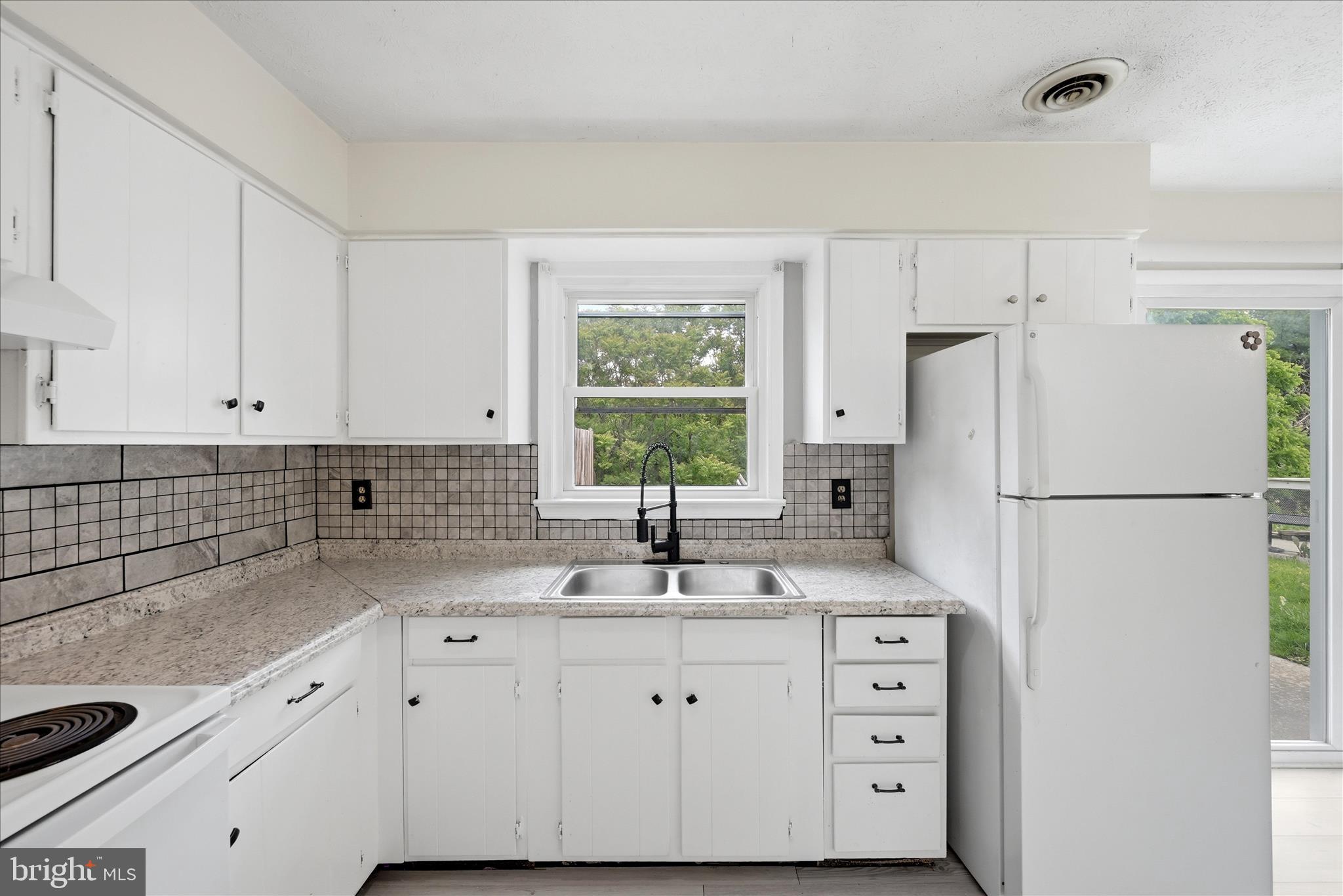 ASH HOLLOW ESTATES - Residential