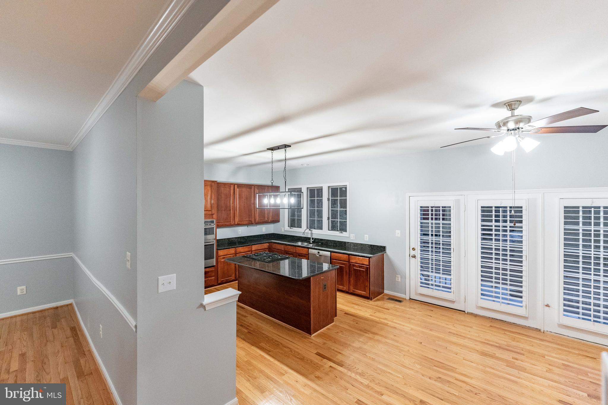 CRESTMONT TOWNHOUSES - Residential