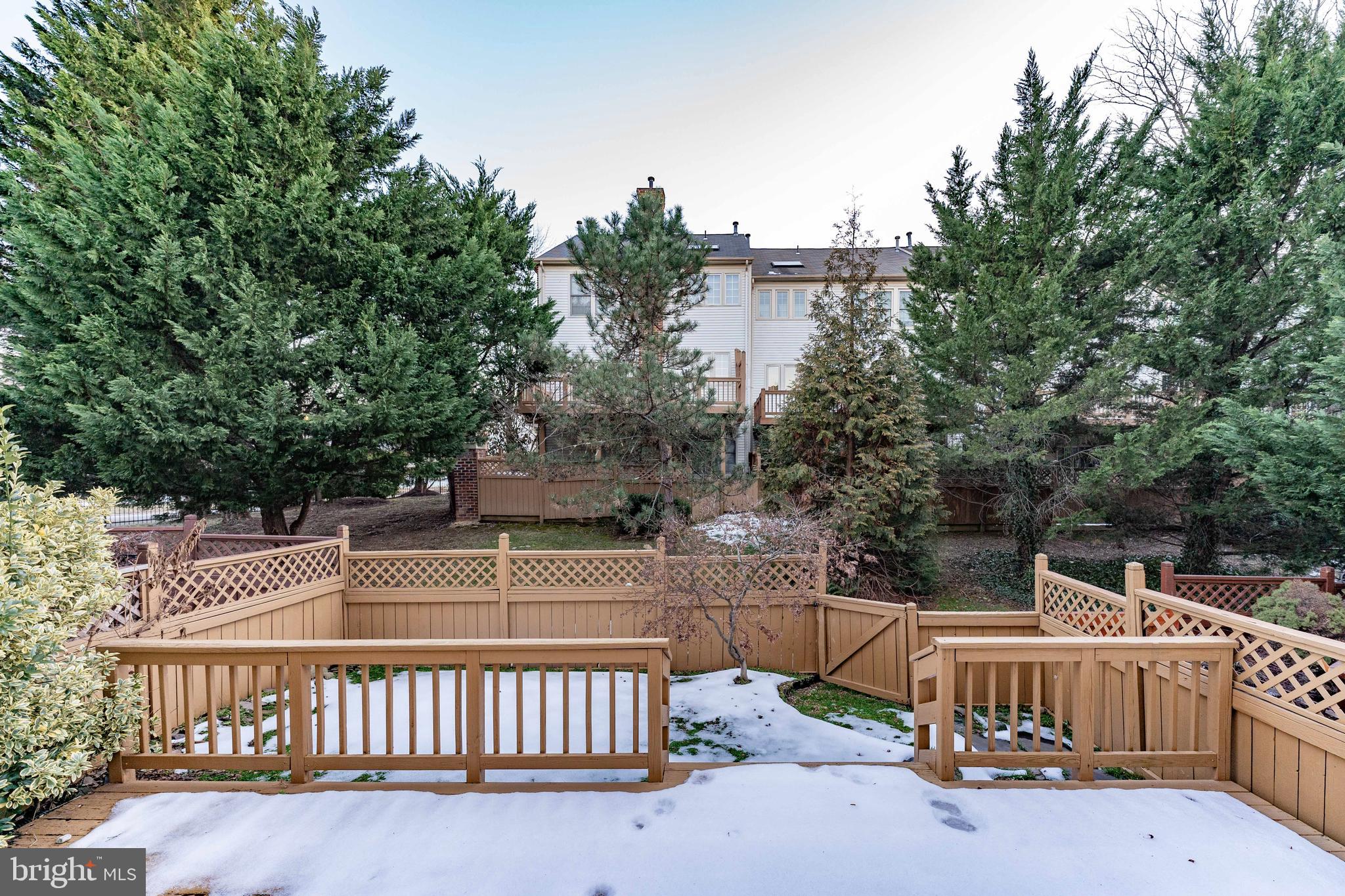 CRESTMONT TOWNHOUSES - Residential