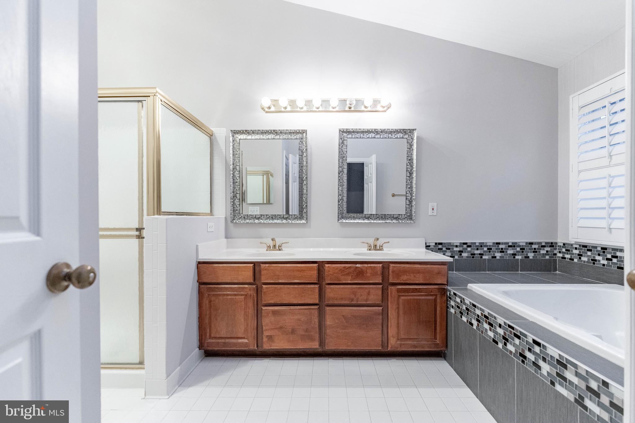 CRESTMONT TOWNHOUSES - Residential