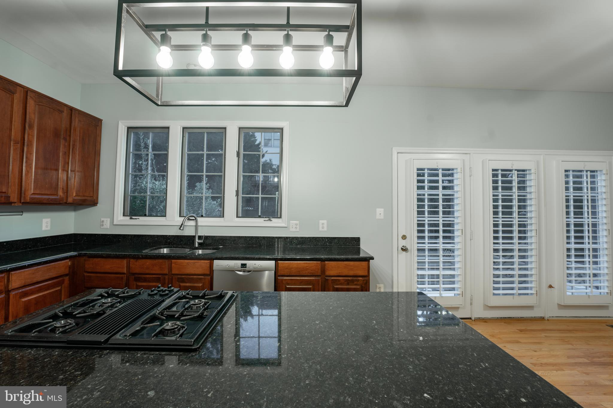 CRESTMONT TOWNHOUSES - Residential