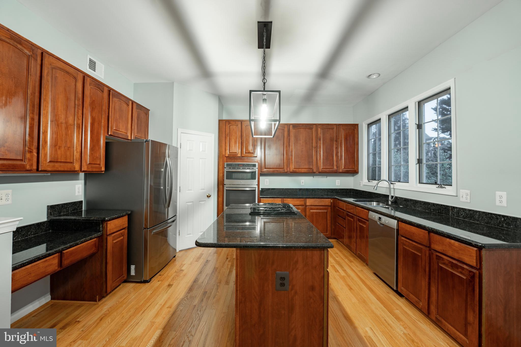 CRESTMONT TOWNHOUSES - Residential