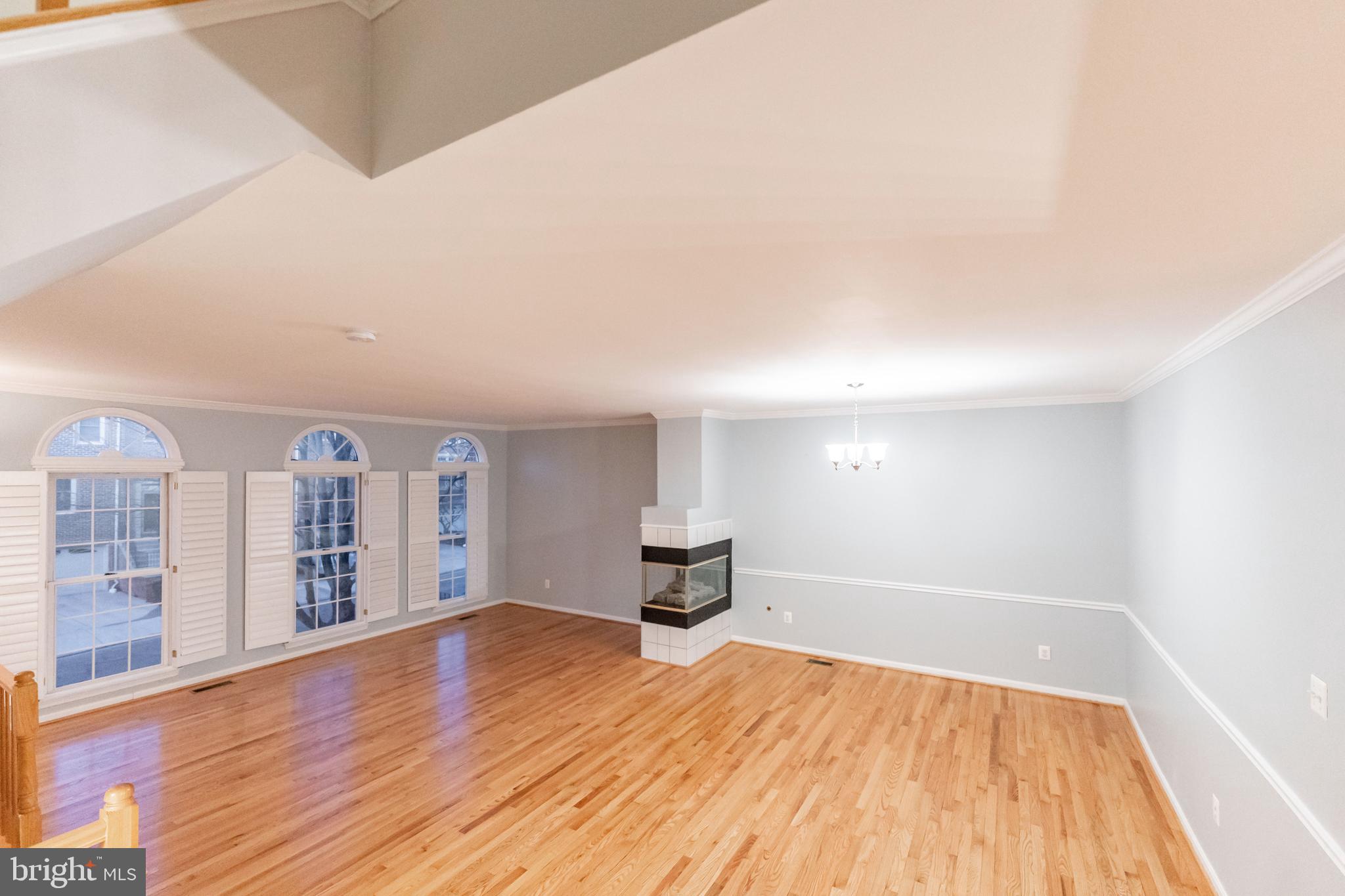 CRESTMONT TOWNHOUSES - Residential