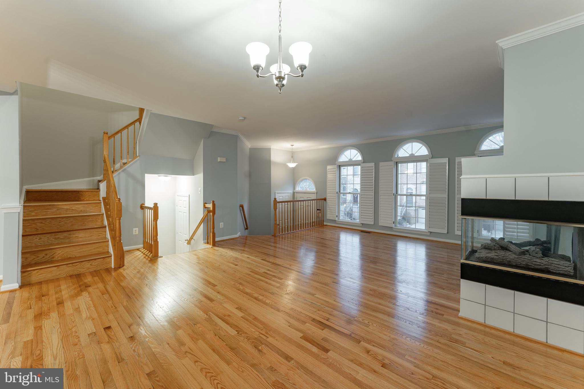 CRESTMONT TOWNHOUSES - Residential