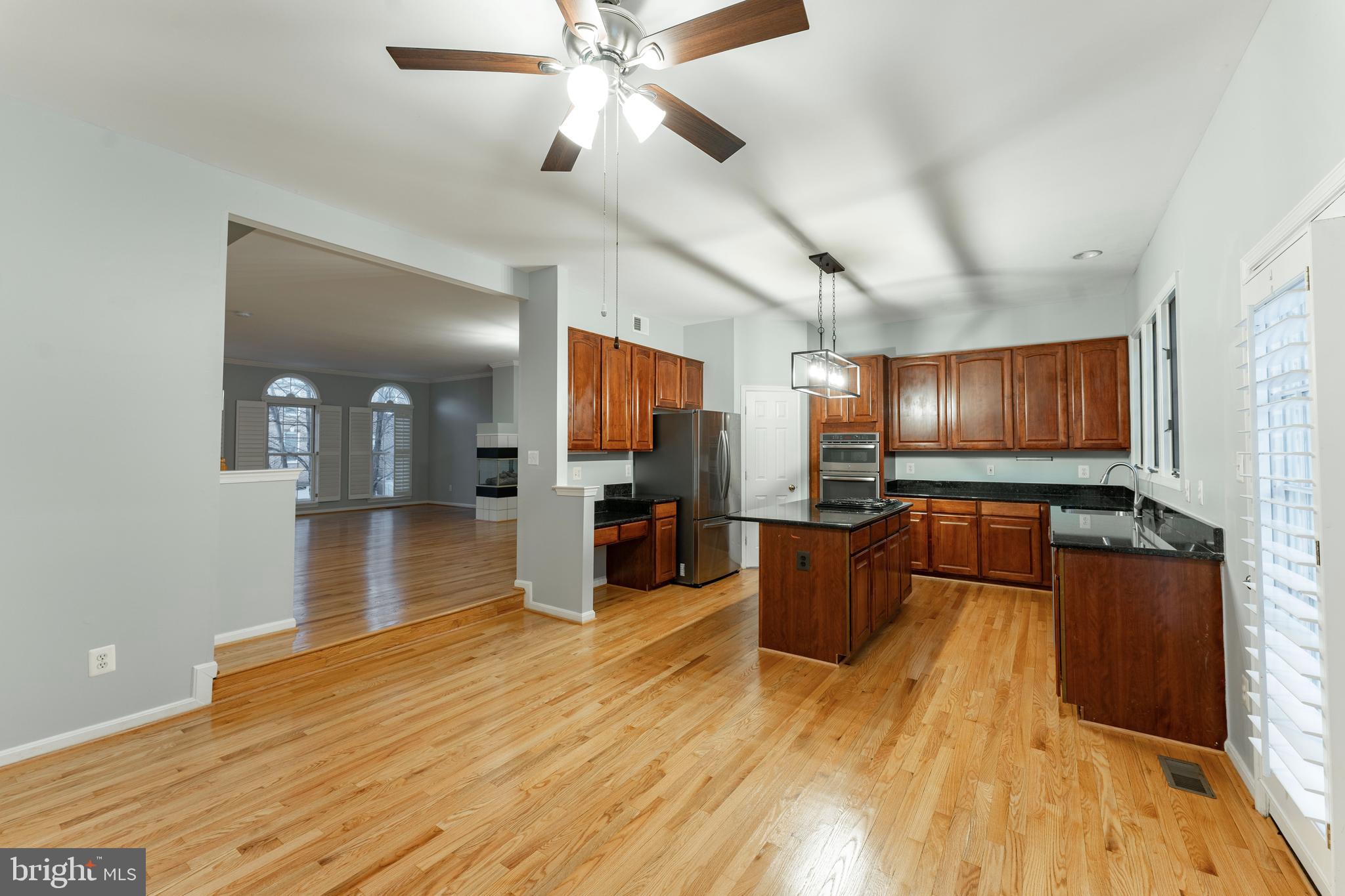 CRESTMONT TOWNHOUSES - Residential
