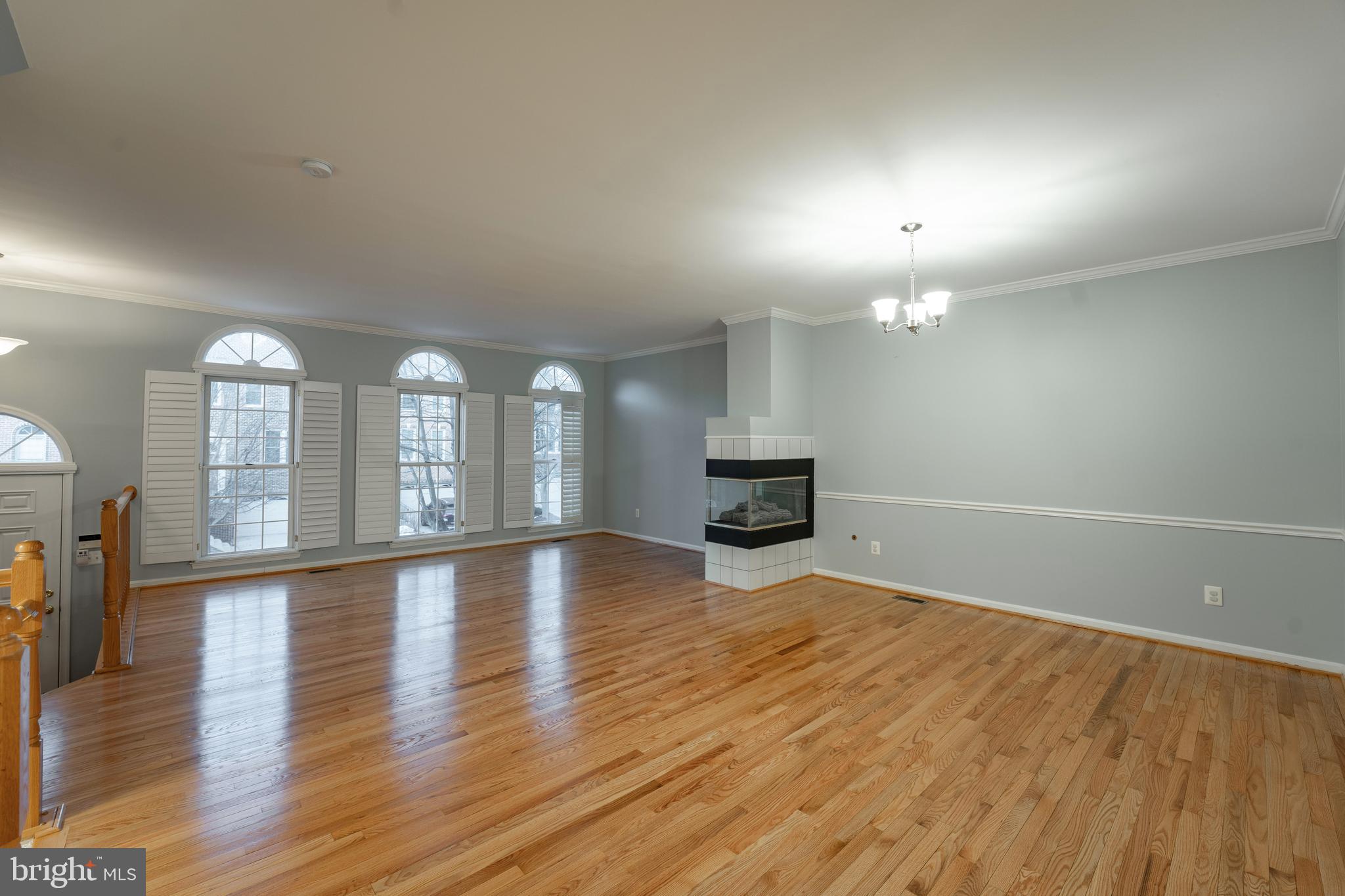 CRESTMONT TOWNHOUSES - Residential
