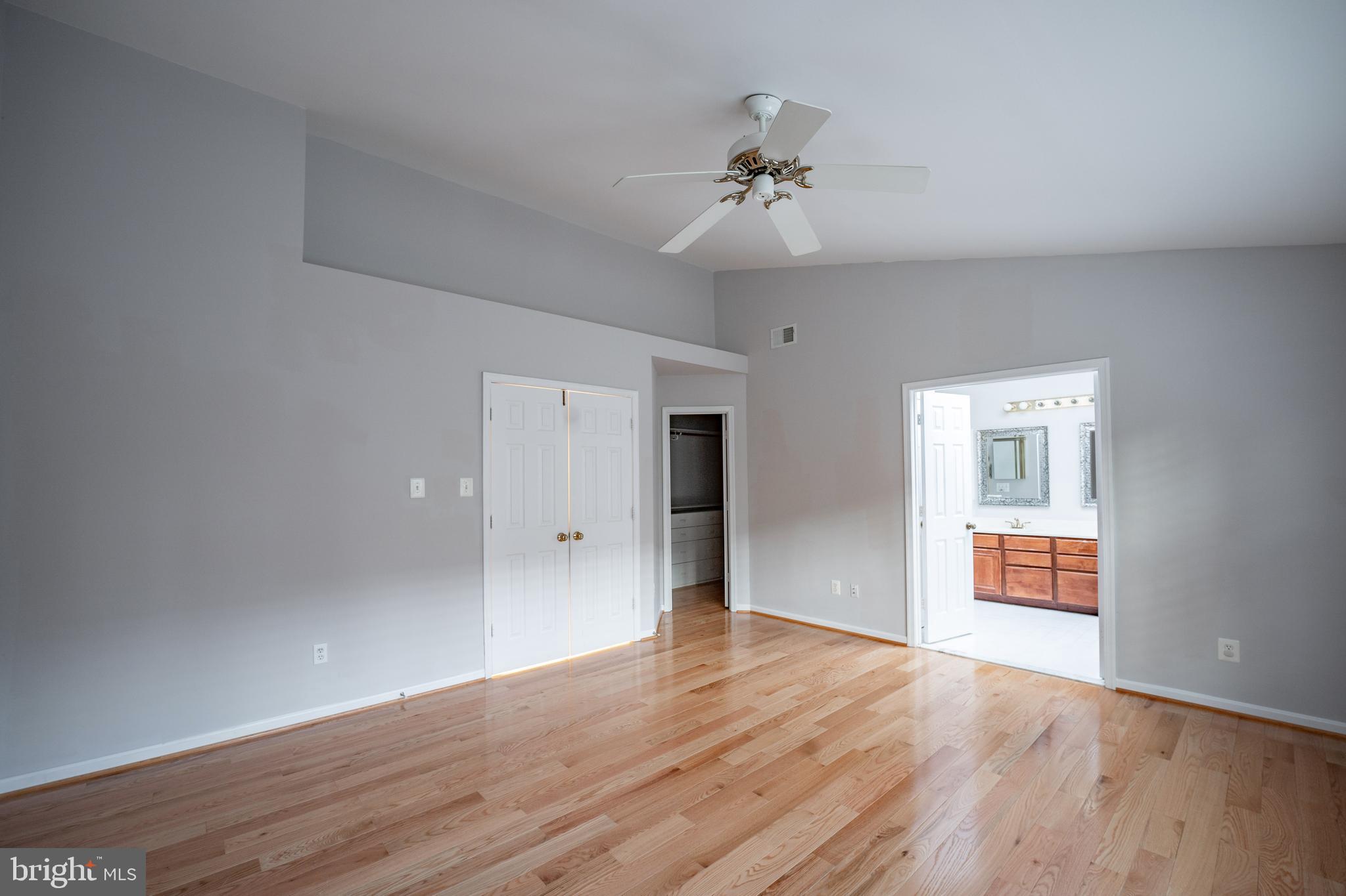 CRESTMONT TOWNHOUSES - Residential