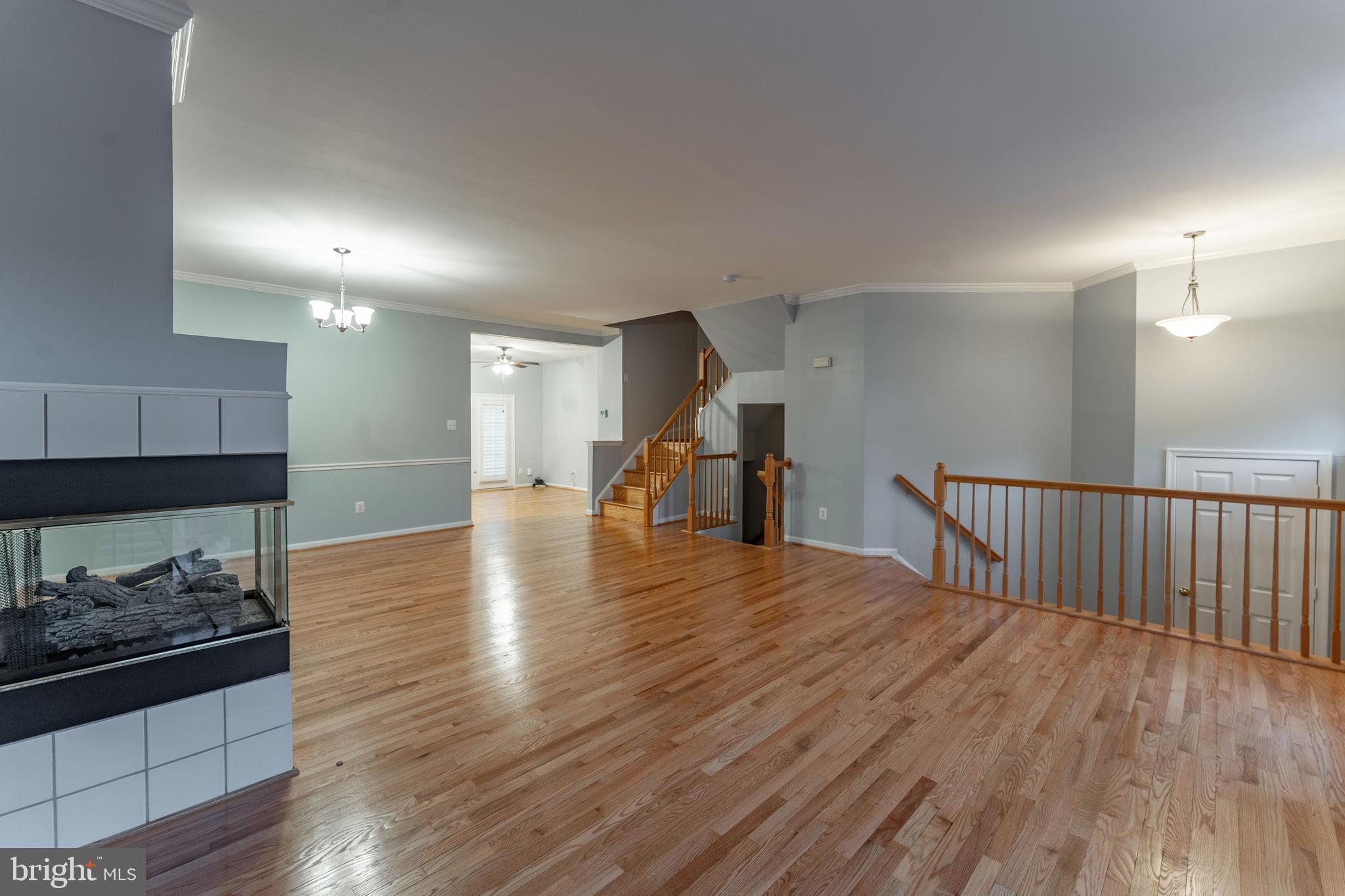 CRESTMONT TOWNHOUSES - Residential