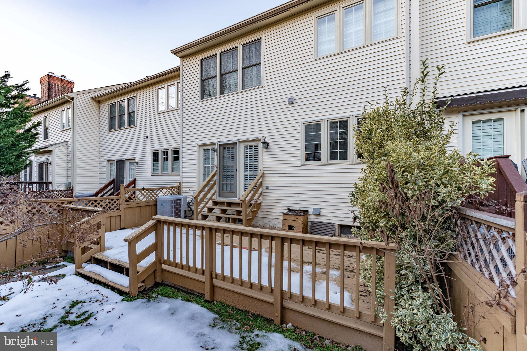 CRESTMONT TOWNHOUSES - Residential