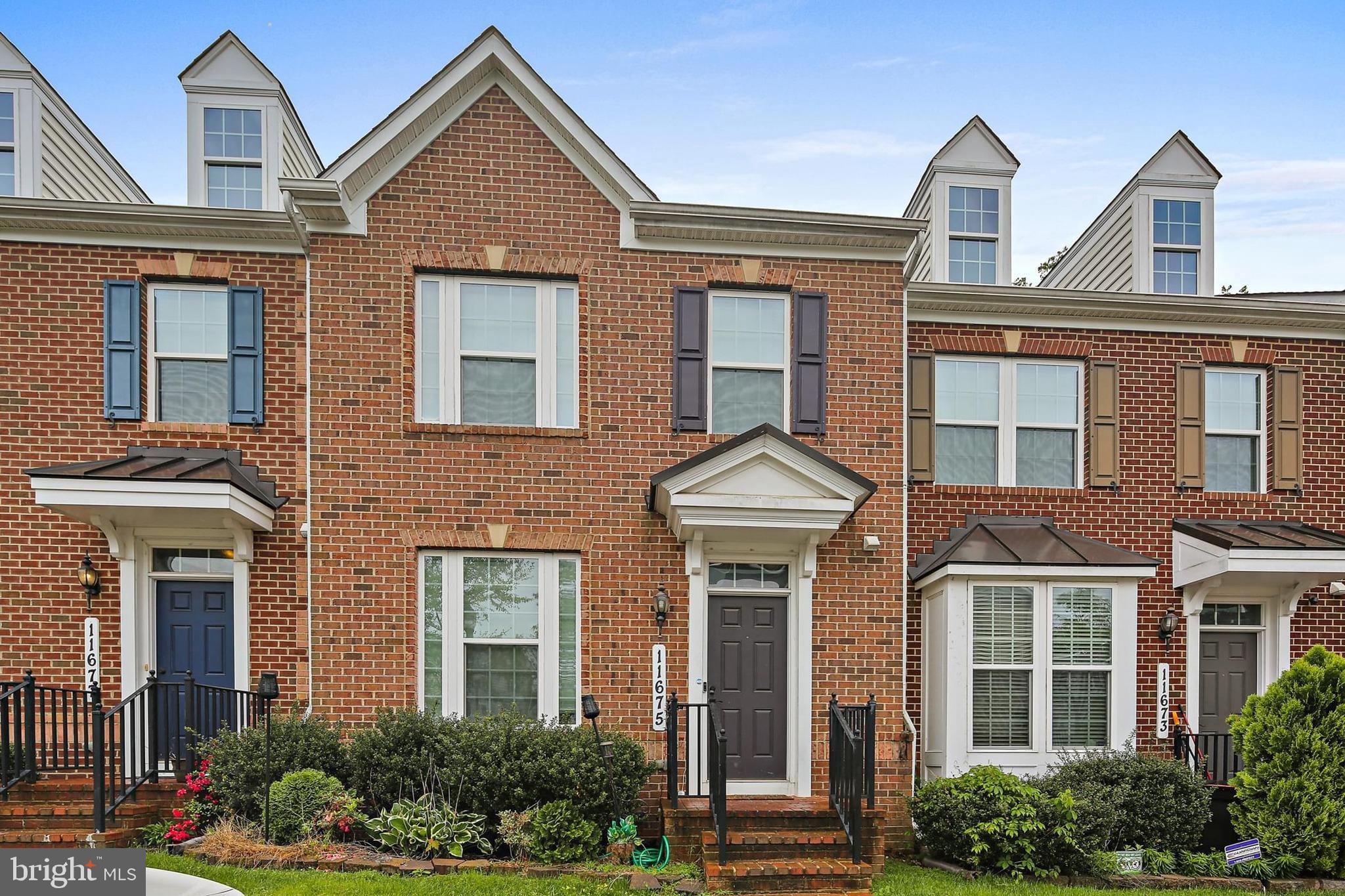 This spacious 3 bedroom 3.5 bath 3 level townhouse is a must see! You will love the gourmet kitchen that leads out to a deck off the back with a private view and so much more! Pet friendly on a case by case basis. 
 Fresh paint and new flooring!