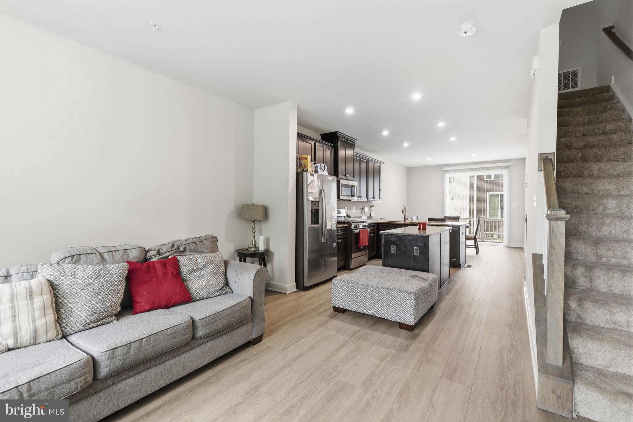 ELKRIDGE CROSSING - Residential