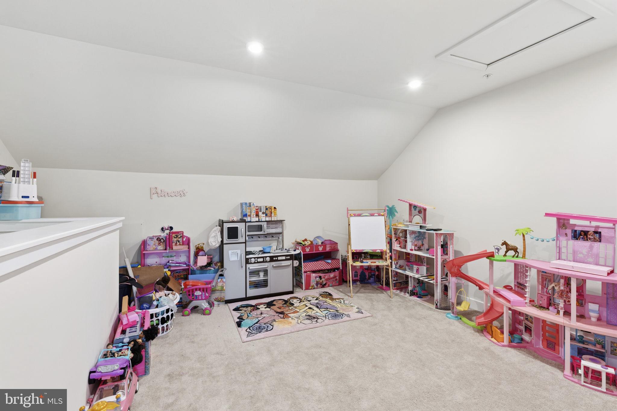 ELKRIDGE CROSSING - Residential