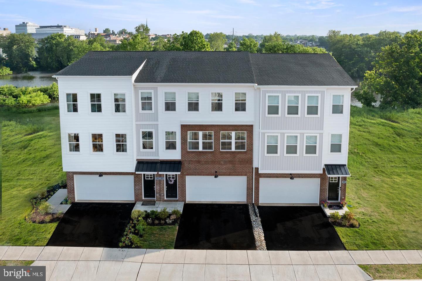 RIVER POINTE - Residential Lease