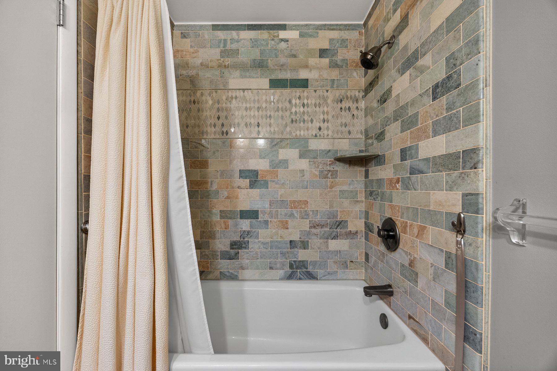 OAKLAND MILLS - Residential