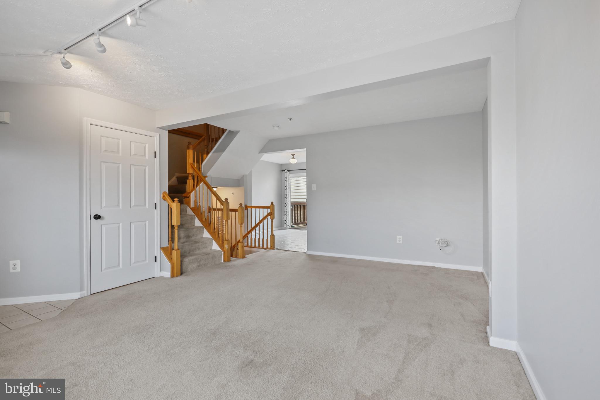 ROSEDALE - Residential Lease