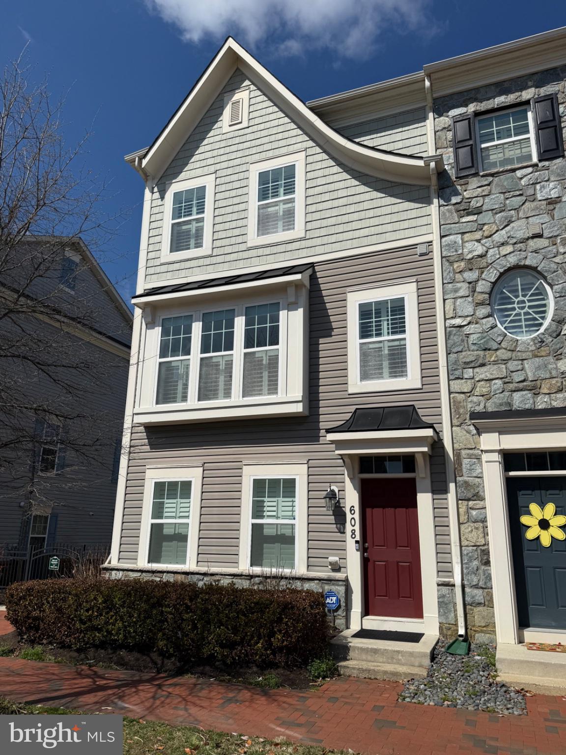 VILLAGE GREENS - Residential