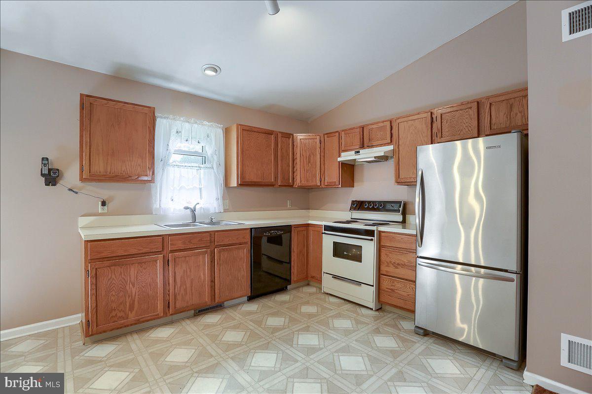 RUNNYMEDE EAST - Residential