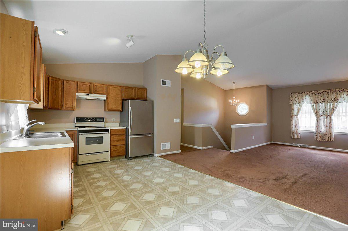 RUNNYMEDE EAST - Residential