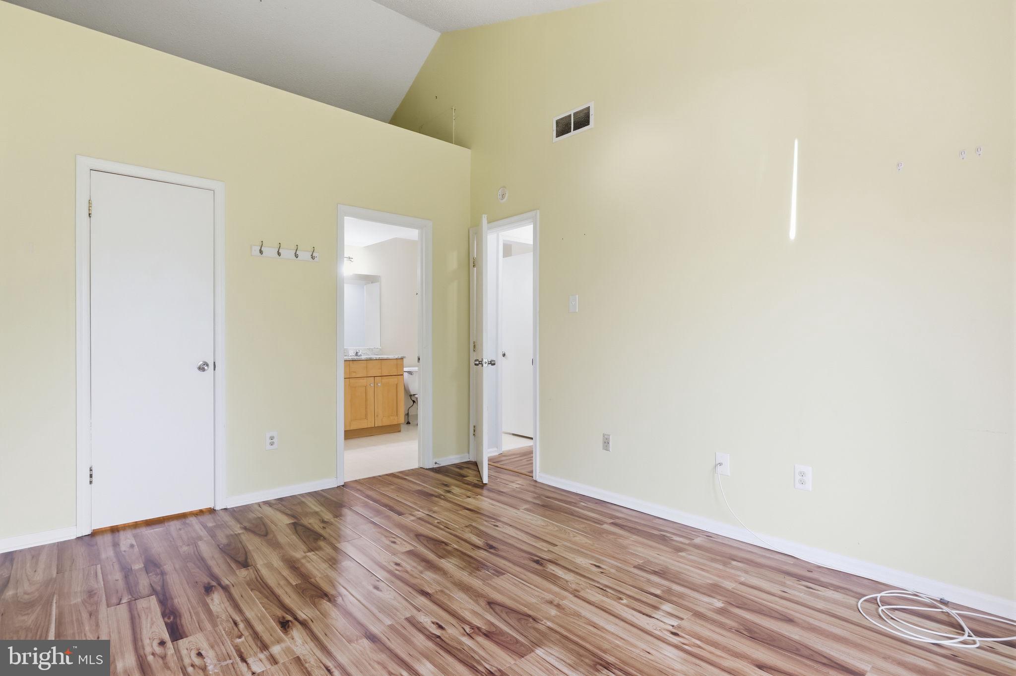 CRESTWOOD CONDO - Residential