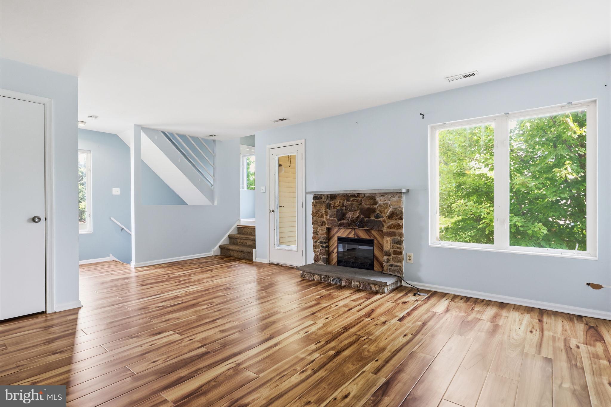 CRESTWOOD CONDO - Residential