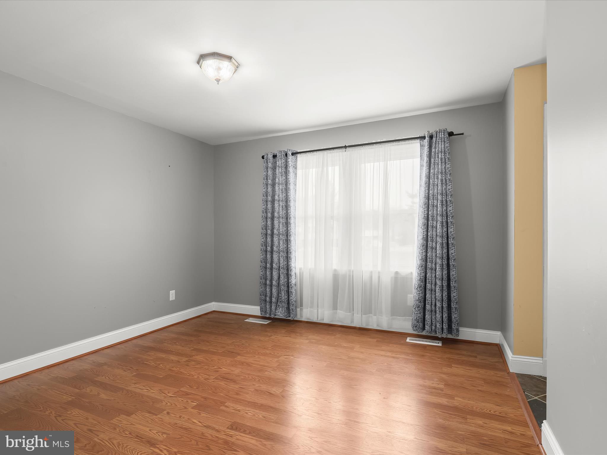 WOODBRIDGE VALLEY - Residential