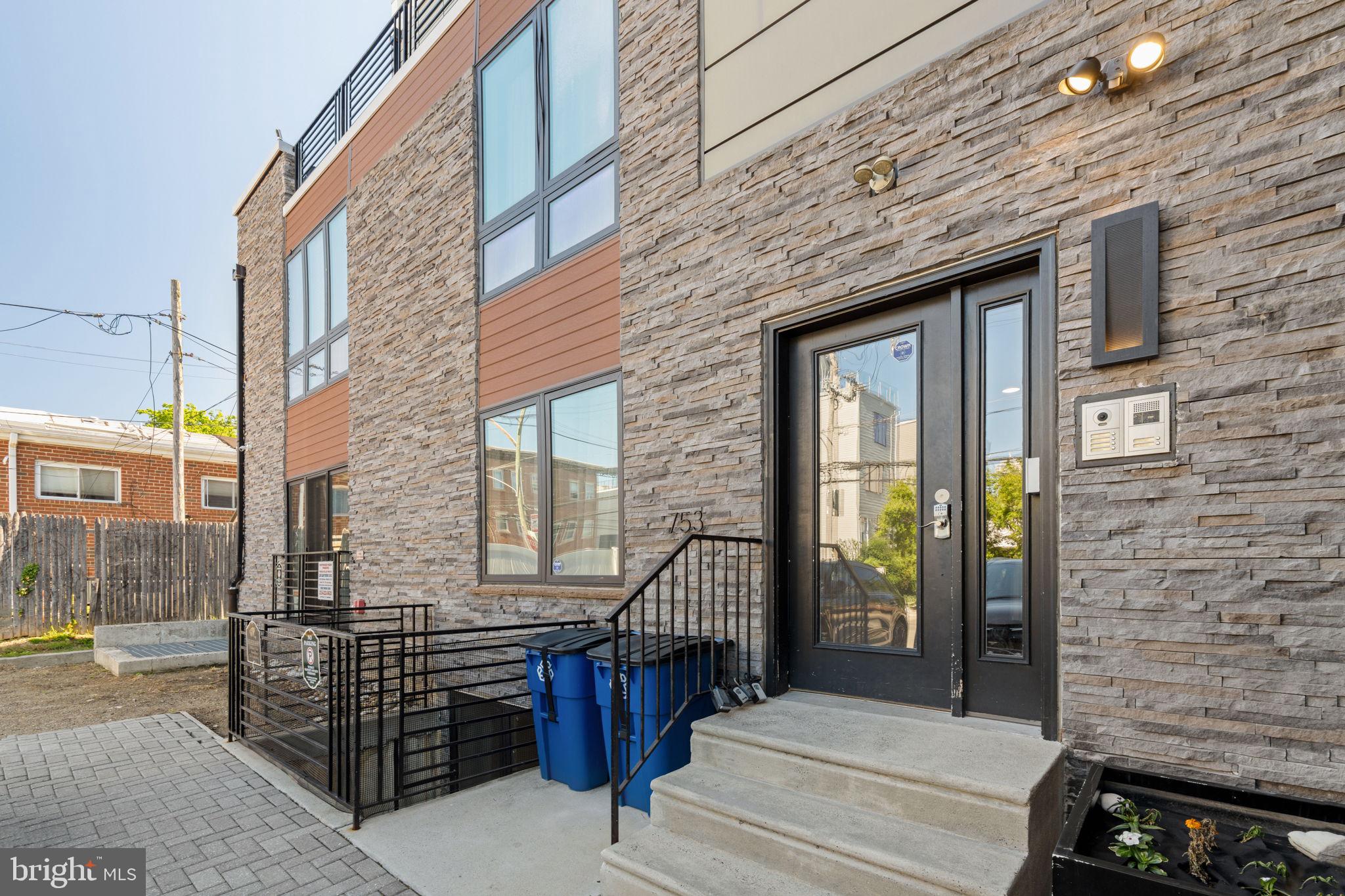 FAIRMOUNT - Residential