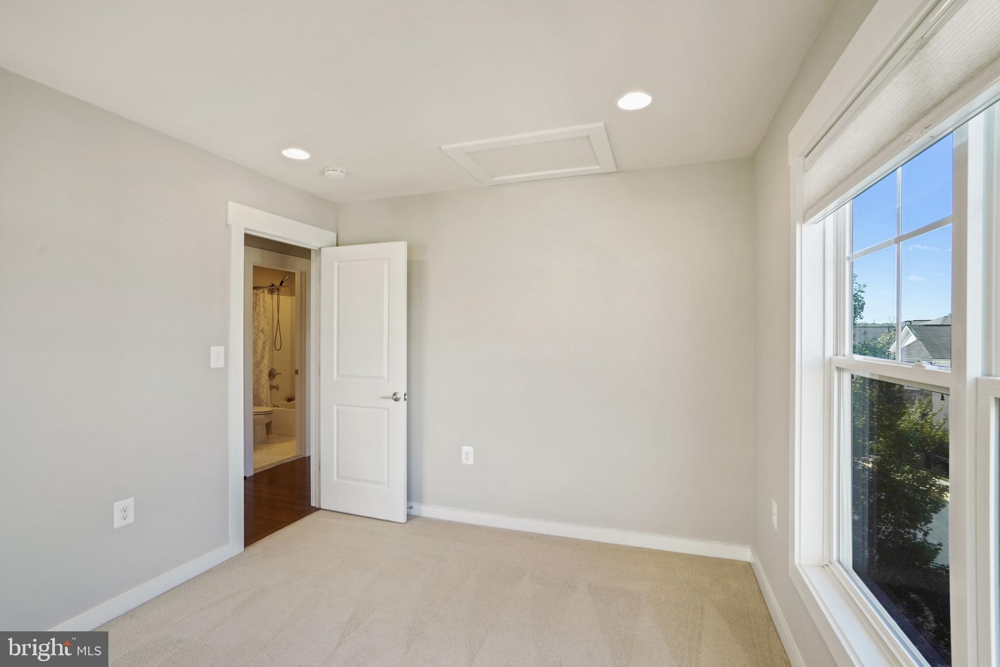 BRAMBLETON OVERLOOK - Residential Lease