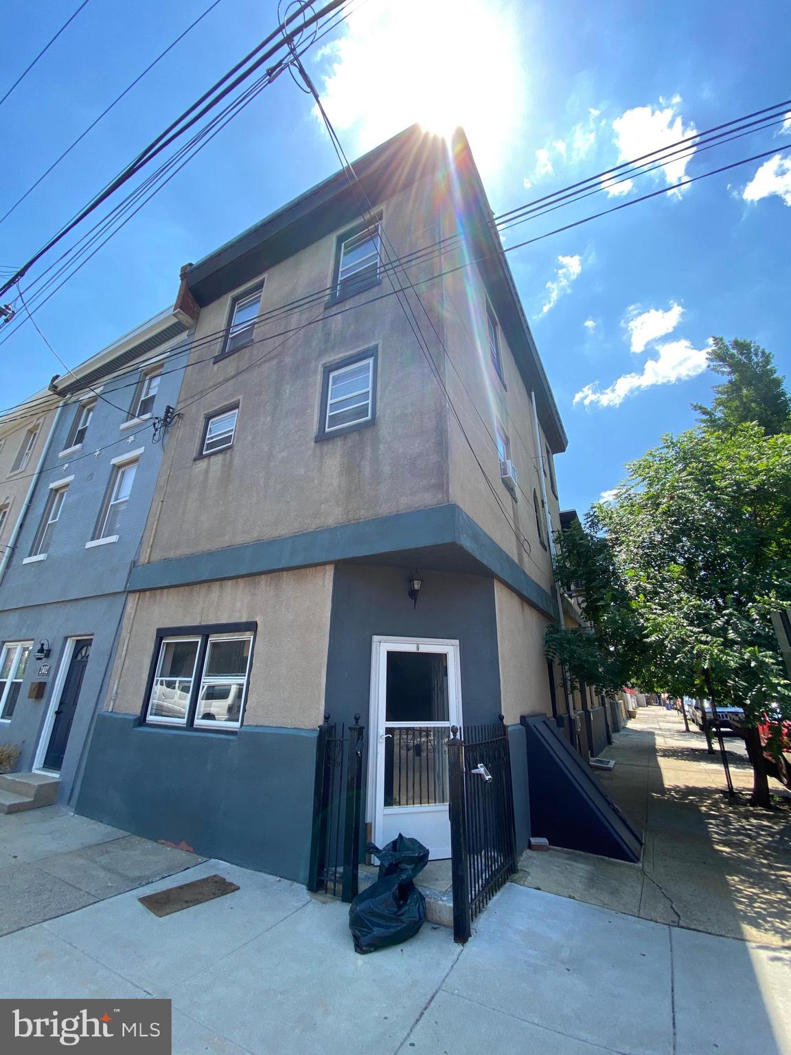 Looking for mid-June to July 1st only.  No later leases will be considered.    Huge 1 Bedroom with 1.5 bath,  wide open floor plan, in unit laundry in the heart of Fishtown!   - . You'll be walking distance from popular local spots, public transportation, I-95 and a short walk to busy Frankford Avenue. This apartment unit offers contemporary design, gorgeous finishes and fixtures, high ceilings and more! Enter into the nice sized living room which has exposed brick, with the kitchen featuring stainless steel appliances, granite counter tops, and tons of cabinet space. Also the bathroom is spacious and features tiled flooring.