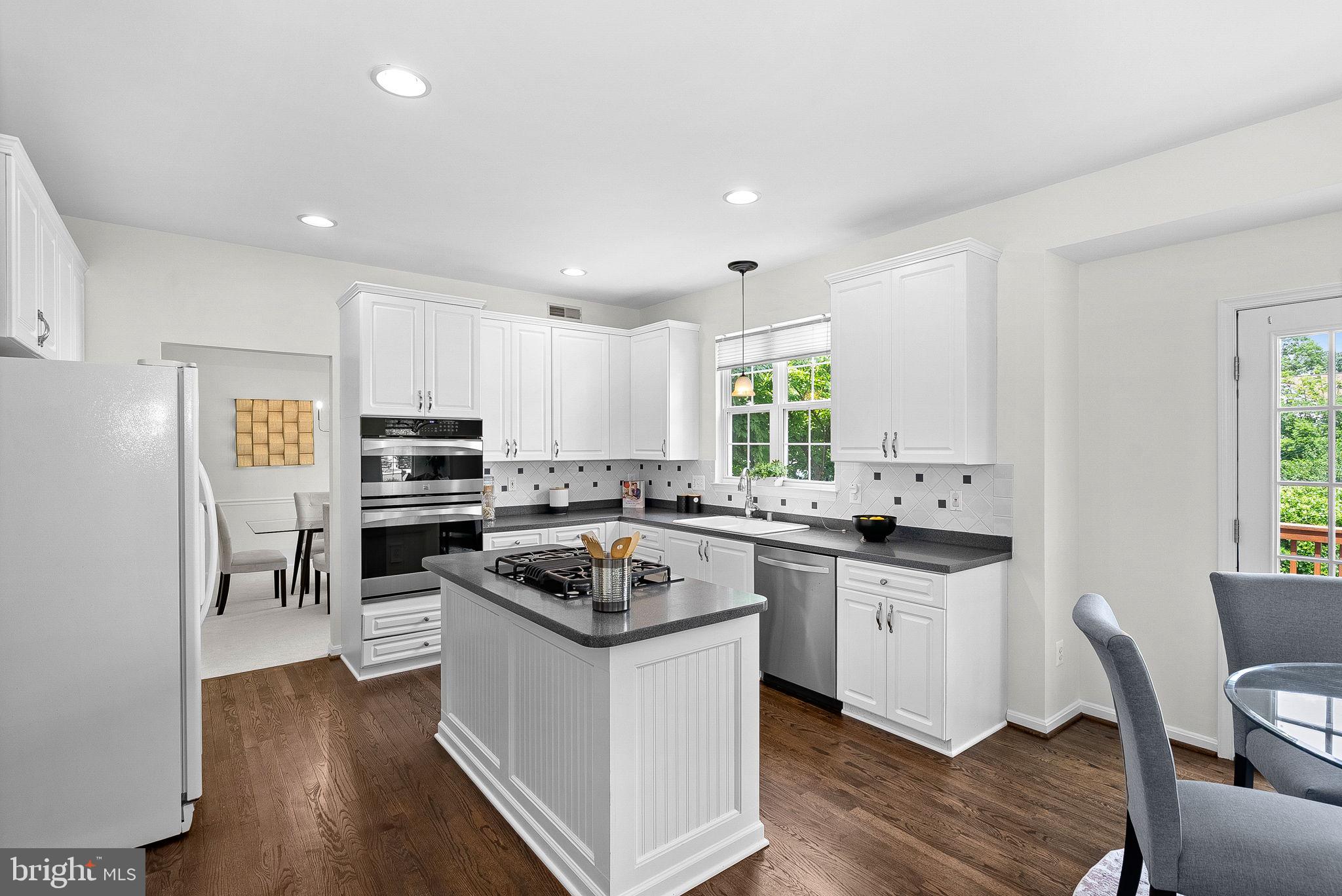 SIGNATURE AT BROADLANDS - Residential