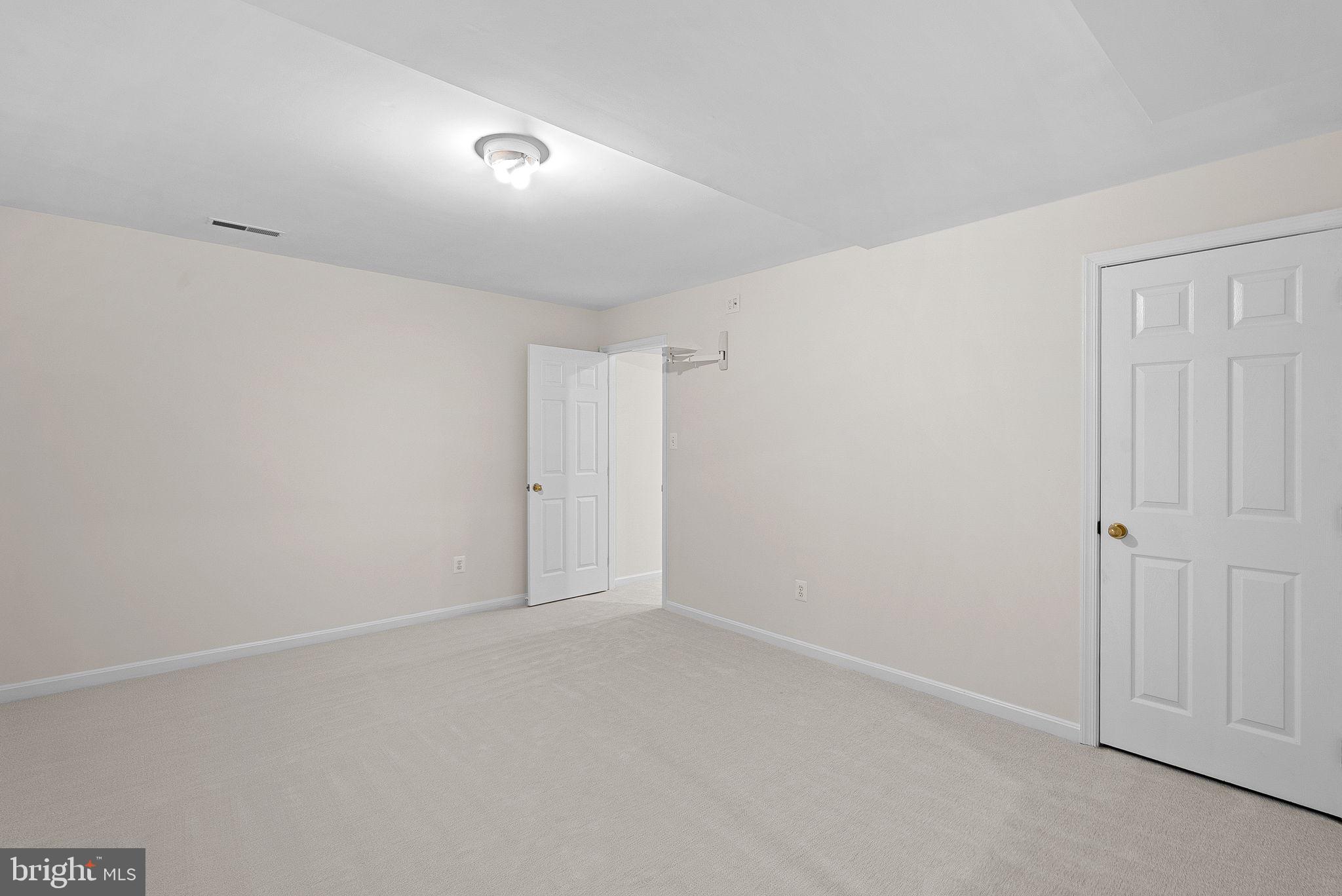 SIGNATURE AT BROADLANDS - Residential