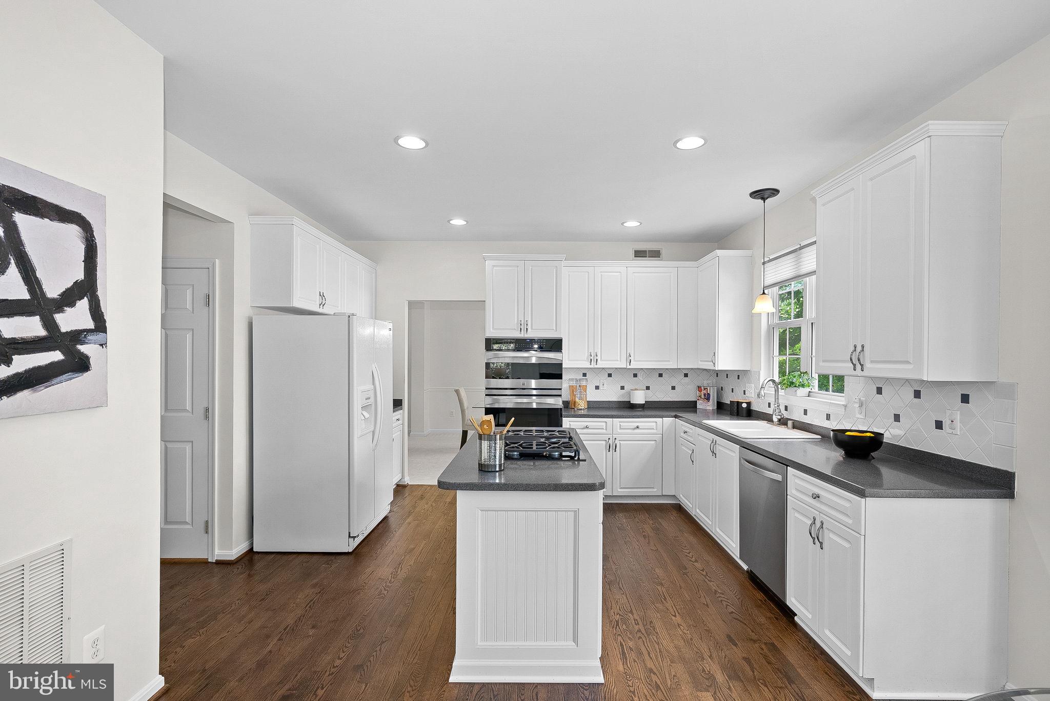 SIGNATURE AT BROADLANDS - Residential