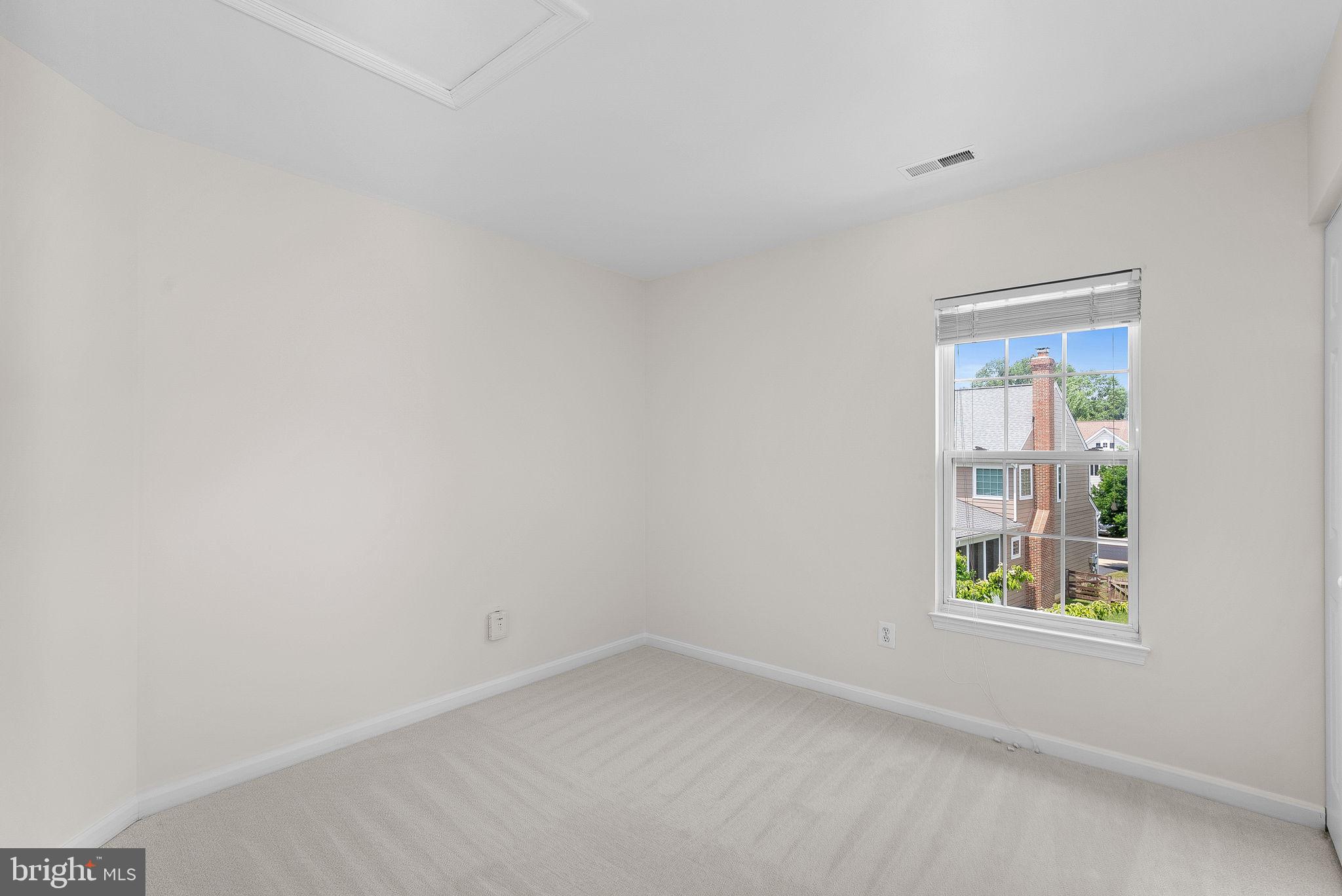 SIGNATURE AT BROADLANDS - Residential