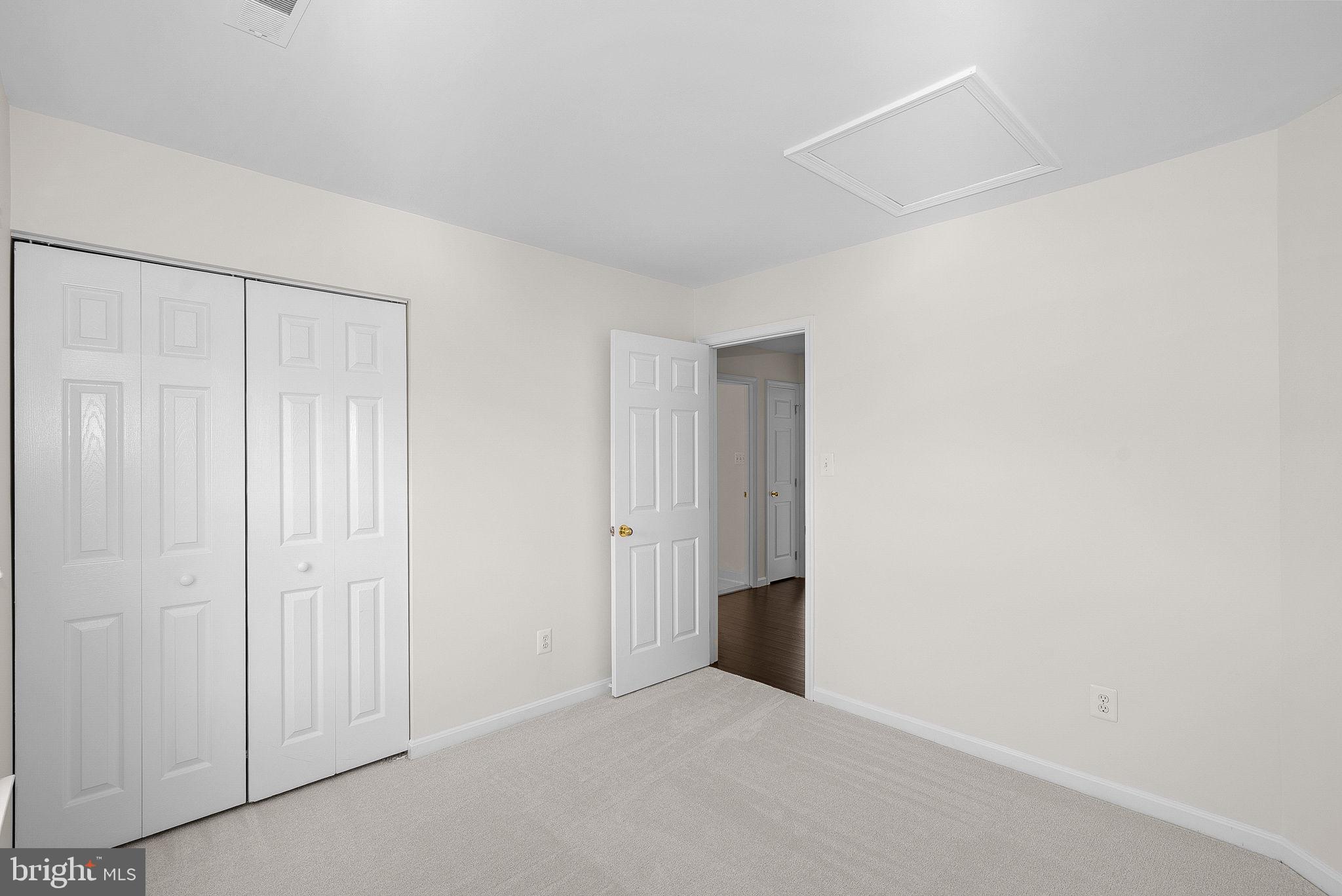 SIGNATURE AT BROADLANDS - Residential