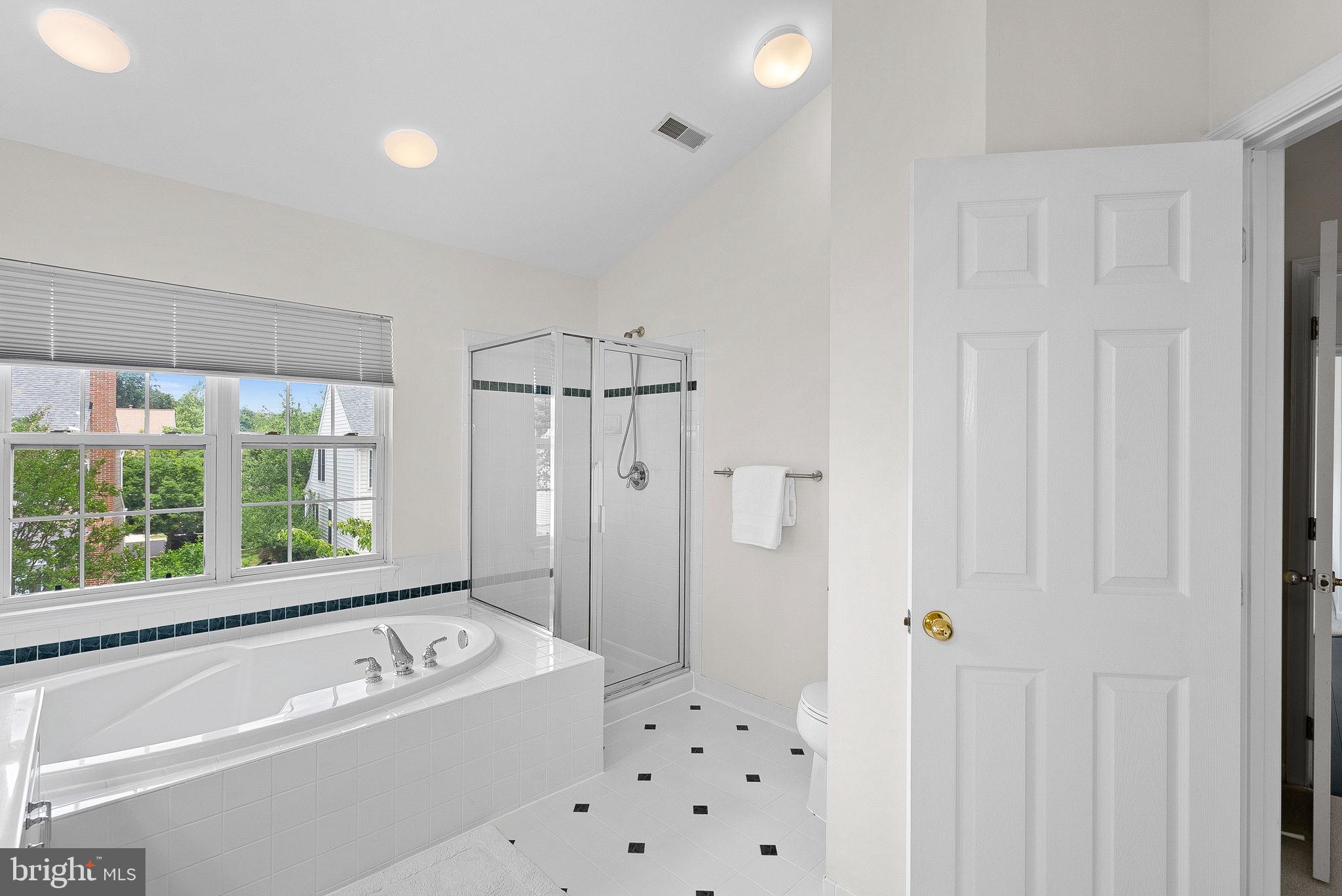 SIGNATURE AT BROADLANDS - Residential