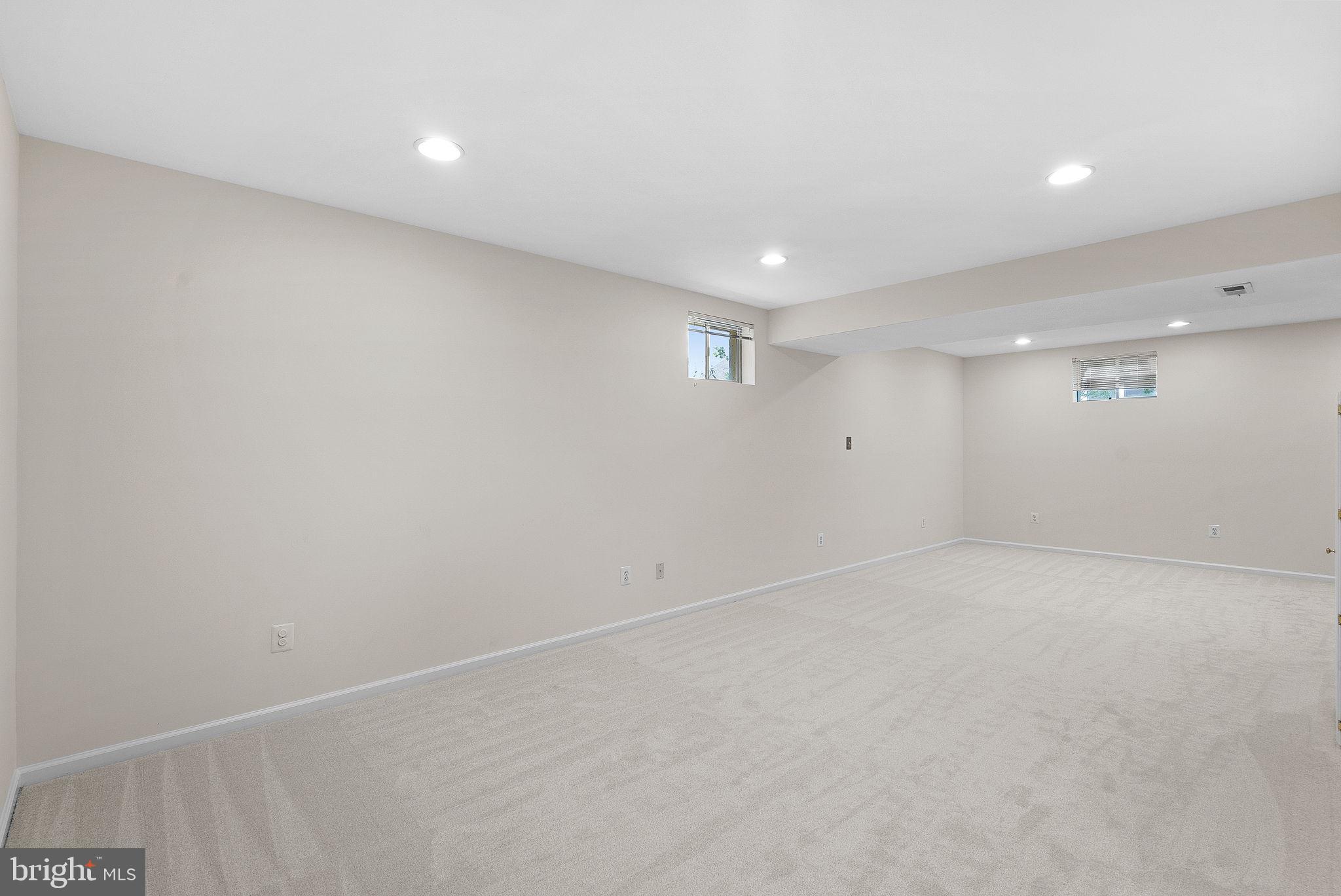 SIGNATURE AT BROADLANDS - Residential