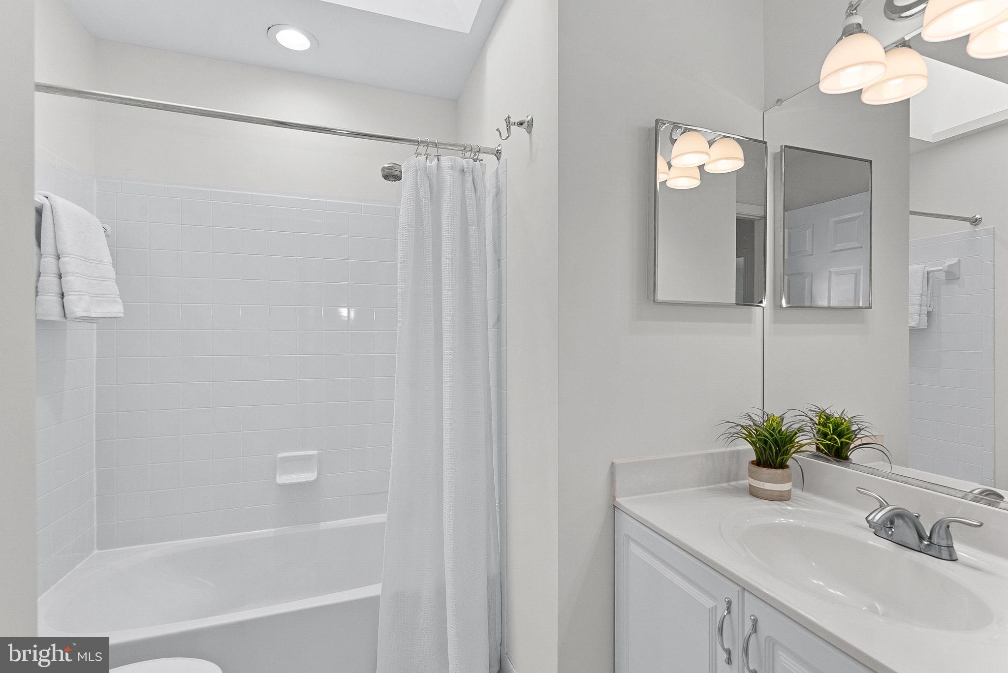 SIGNATURE AT BROADLANDS - Residential