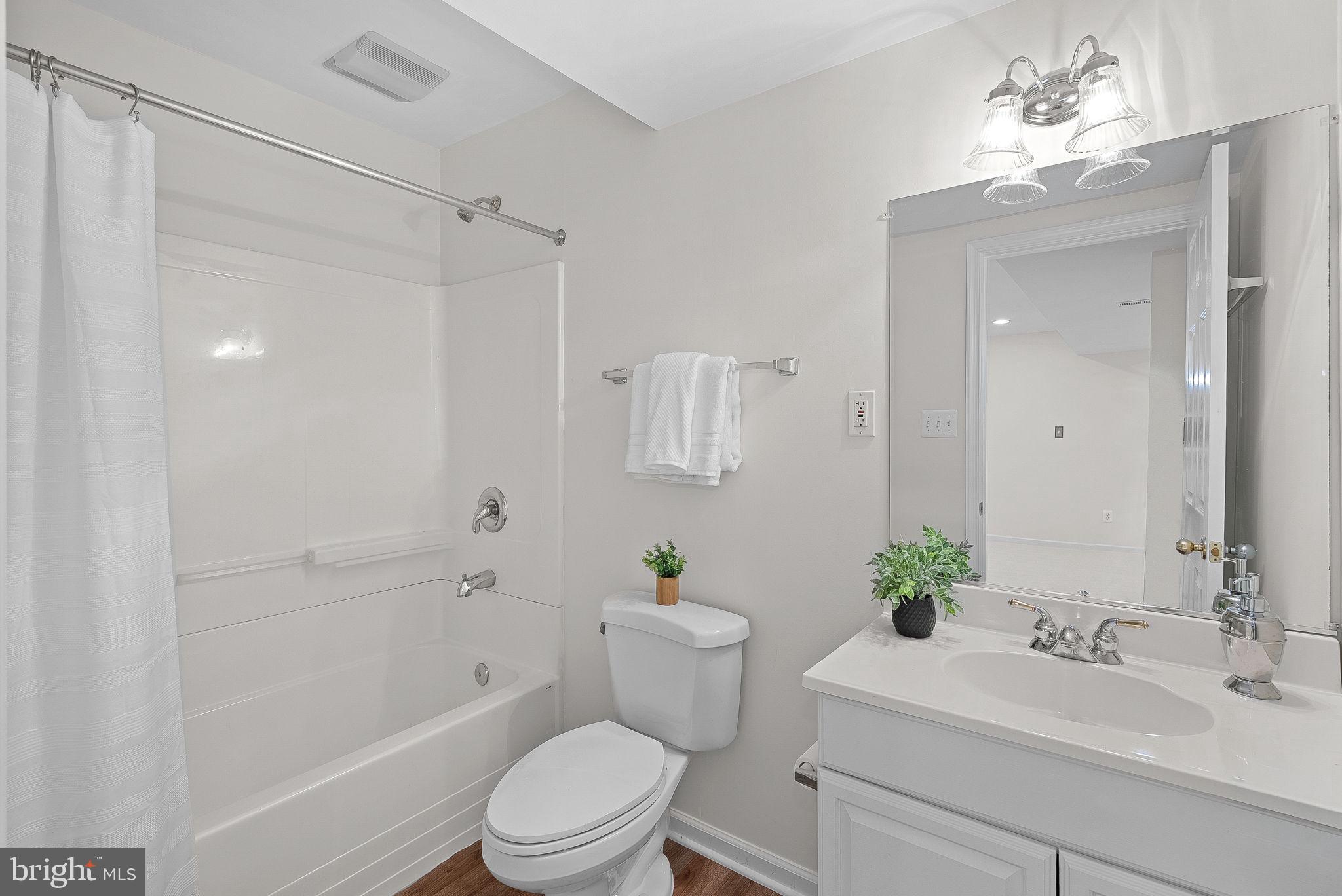 SIGNATURE AT BROADLANDS - Residential