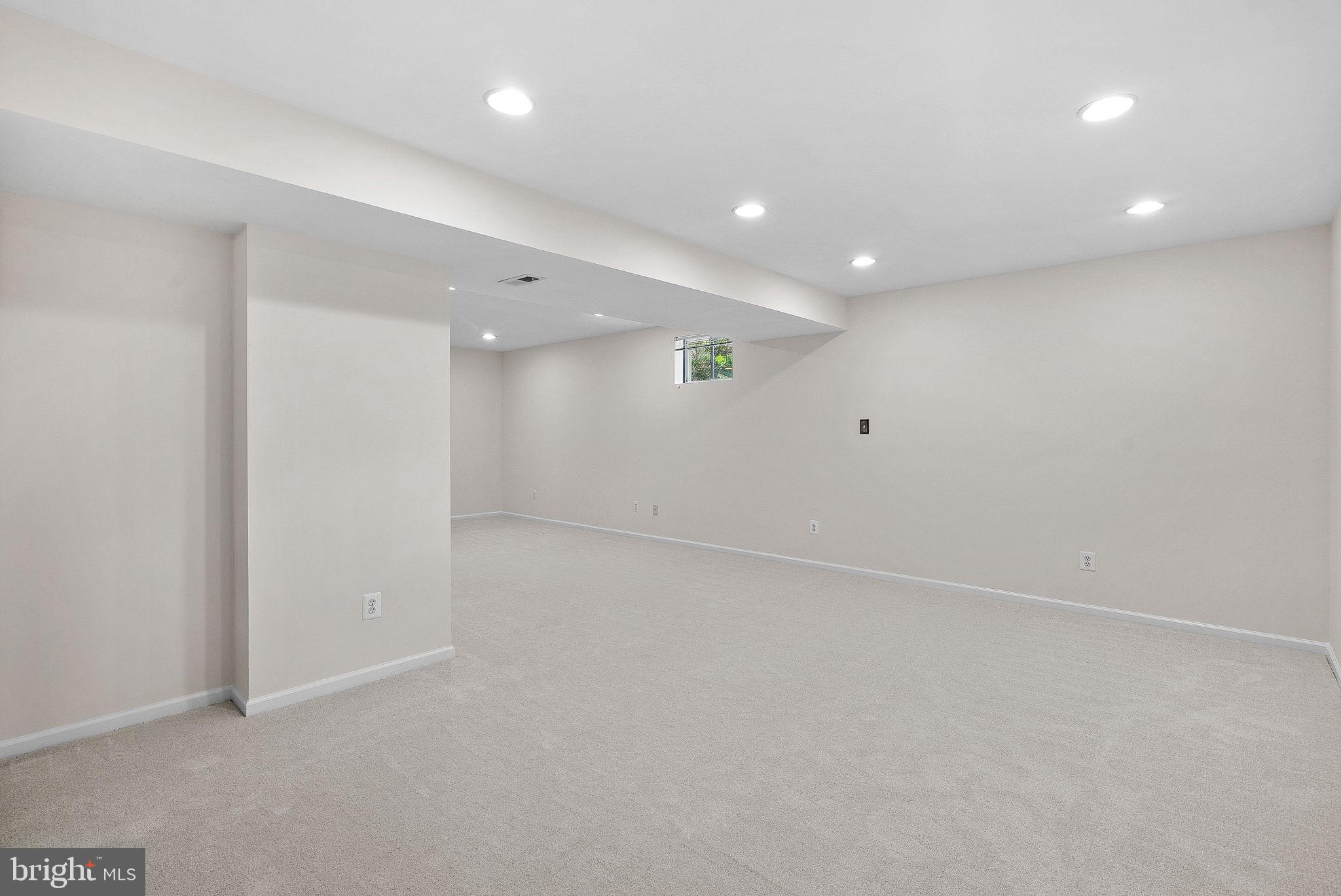 SIGNATURE AT BROADLANDS - Residential