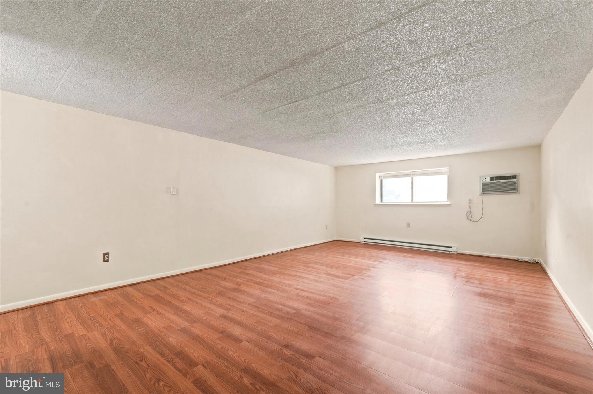 HAVERFORD HILL - Residential