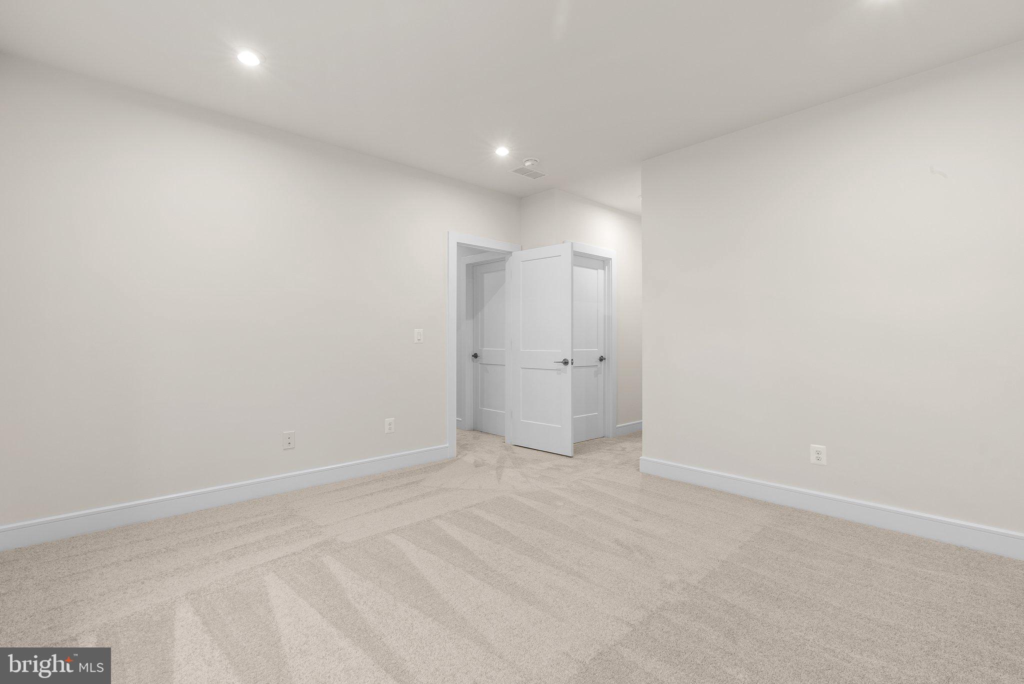 MEADOWBROOK - Residential