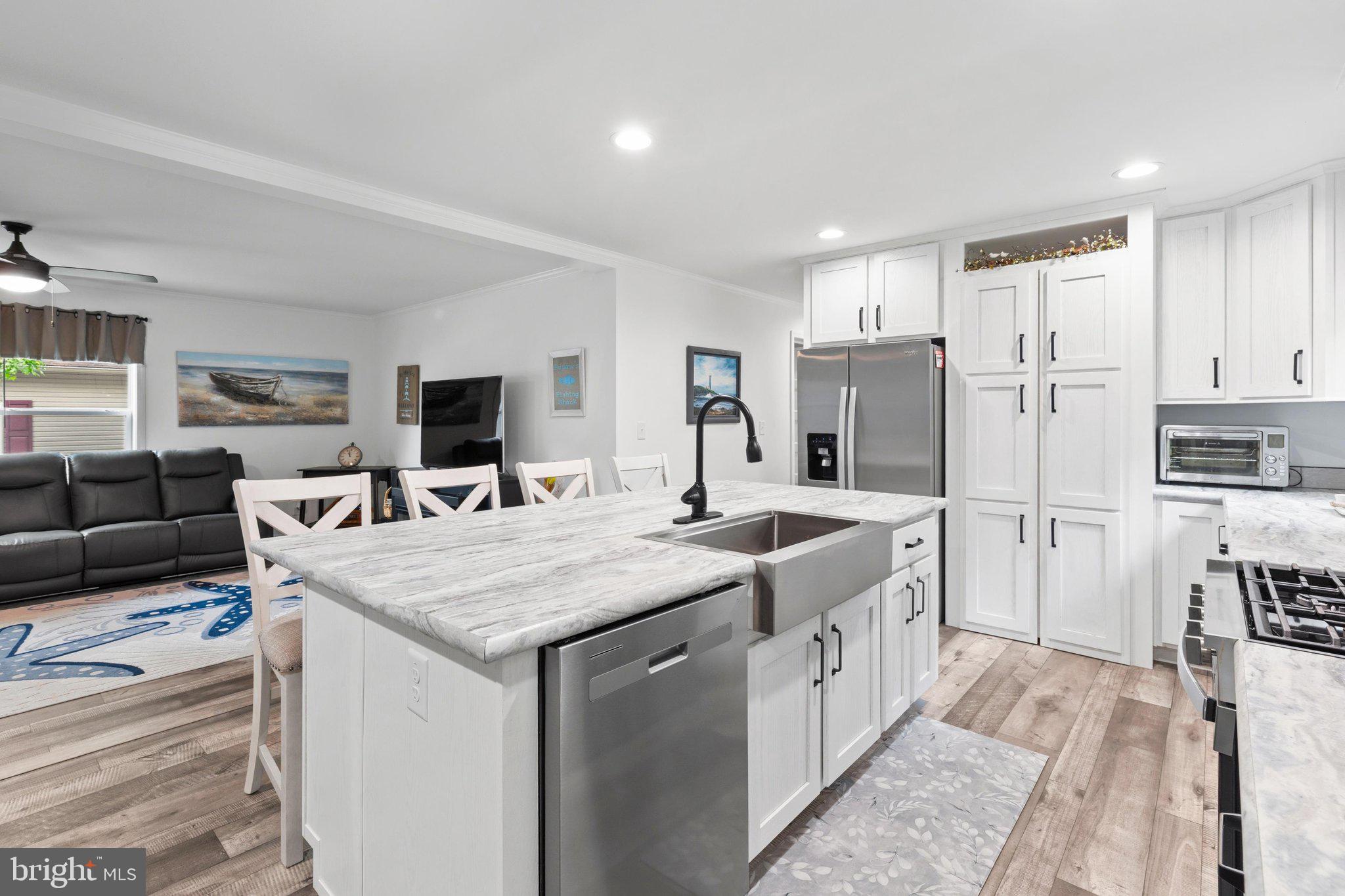 ANGOLA BEACH - Residential