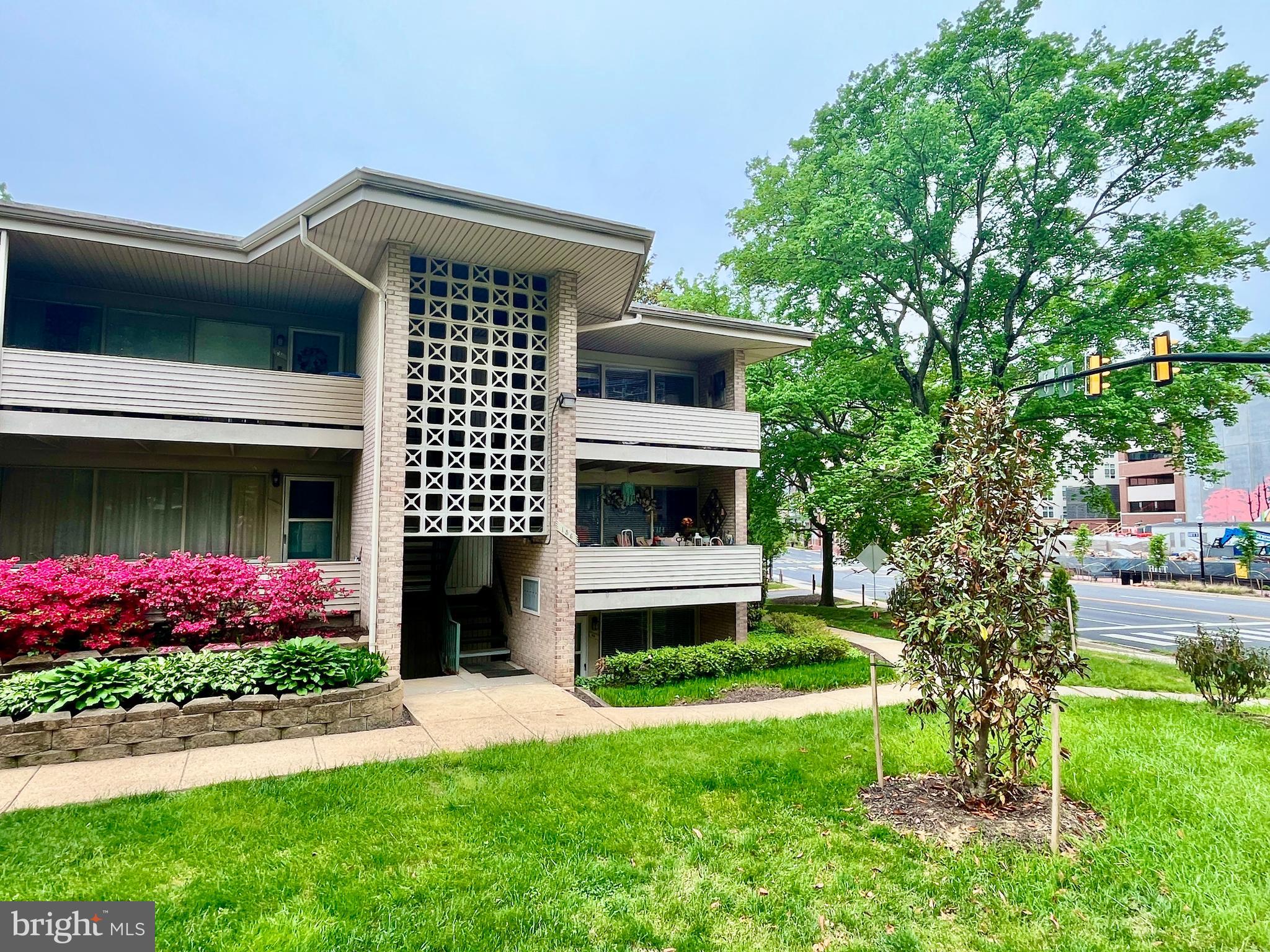 FALLS PLAZA - Residential
