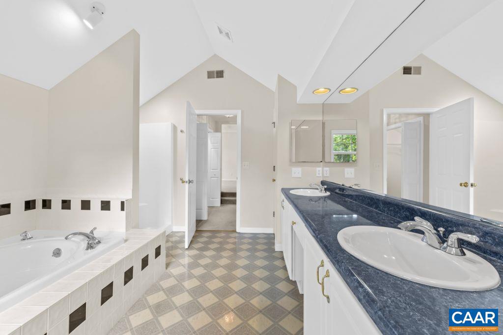 FOREST LAKES SOUTH - Residential