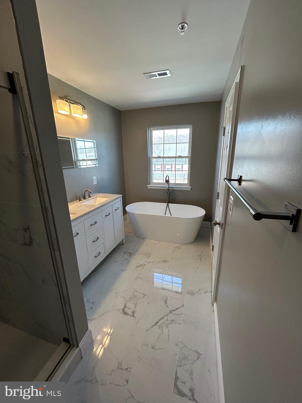 HOLLY WOODS - Residential