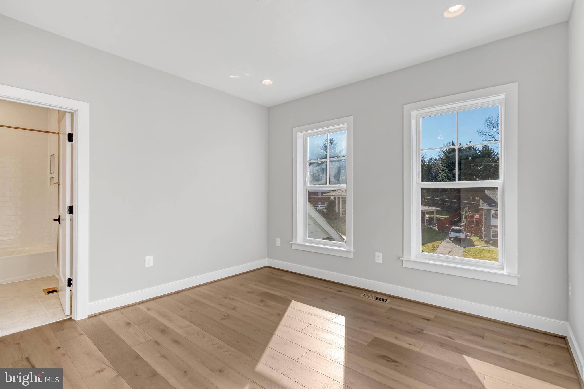 OAKWOOD - Residential