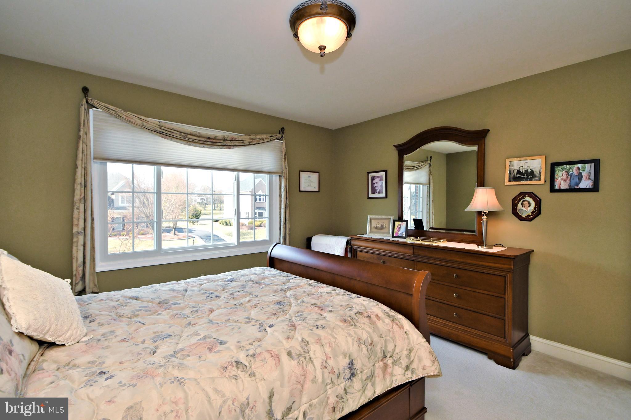 HORSHAM CHASE - Residential
