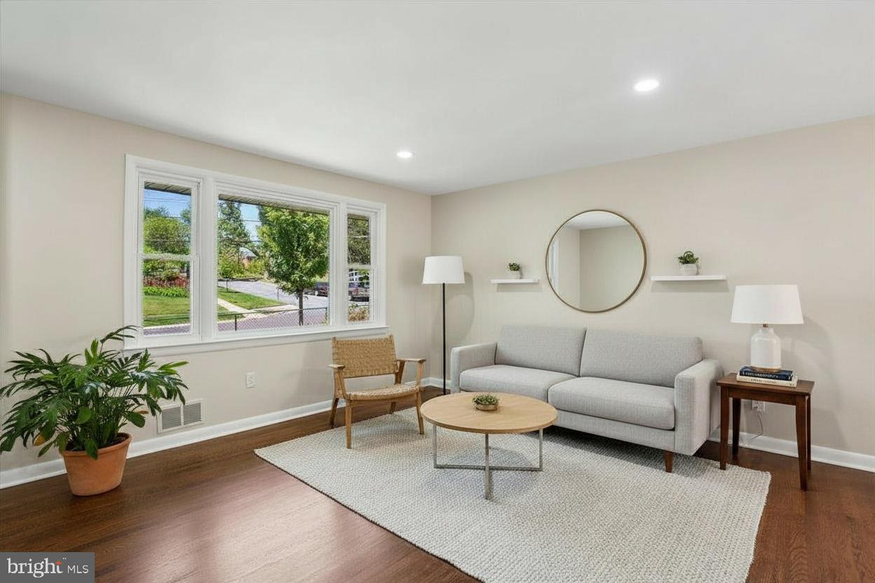 KENSINGTON HEIGHTS - Residential