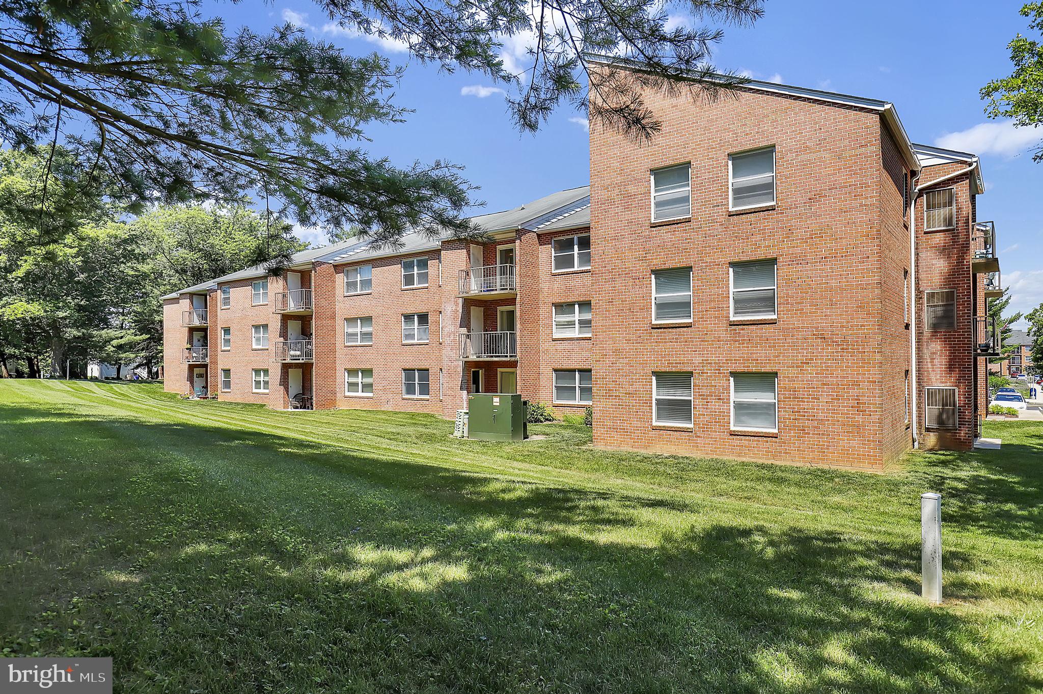 Great condo on the top floor! 2 bedrooms, 1 big den, and large living room, dining room, and kitchen, in addition to a full bath and a half bath located in the owners suite. Freshly painted, brand new carpeting, and a newer hot water heater (2022) make this home turnkey!  Low condo fee, lots of parking, convenient to shopping center (walking distance) and all commuter routes.  The community pool is ready for you and the family!
