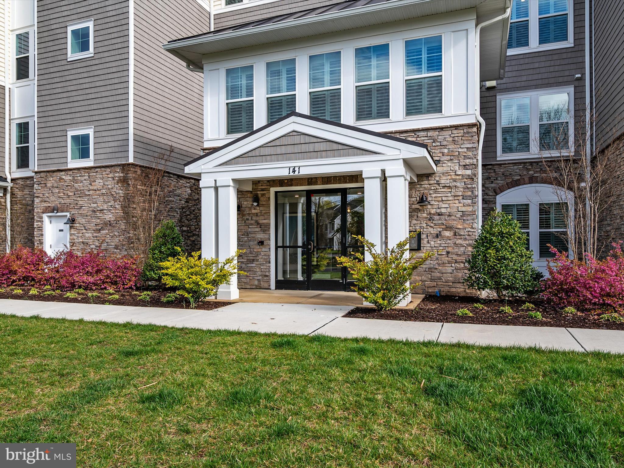 FOUR SEASONS AT KENT ISLAND - Residential Lease