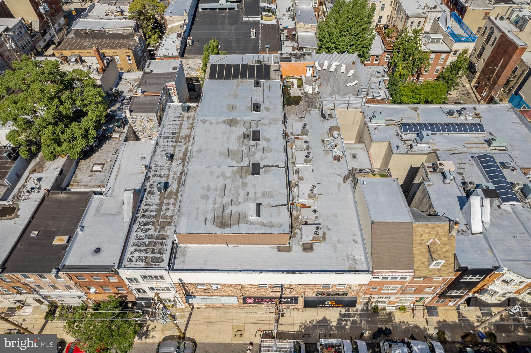 QUEEN VILLAGE - Commercial Sale